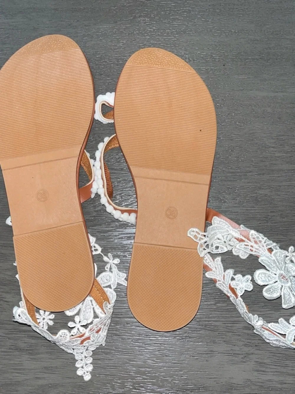 Amazon White Floral Lace Toe-Ring Sandals with Brown Footbed